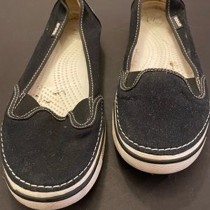 Crocs Santa Cruz black flats, size 9